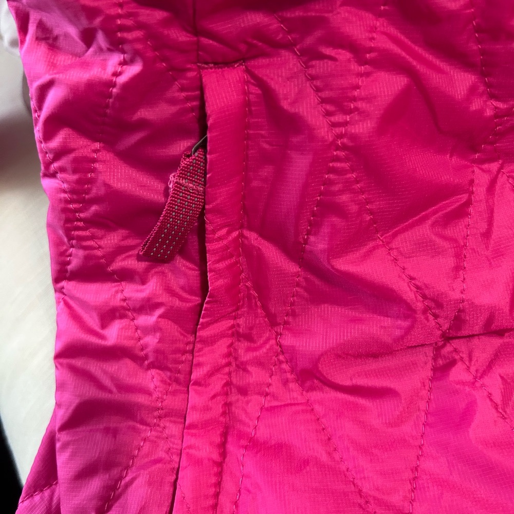 Patagonia Kids size 10 Bright Pink Quilted Puffer Jacket - Picture 5 of 5